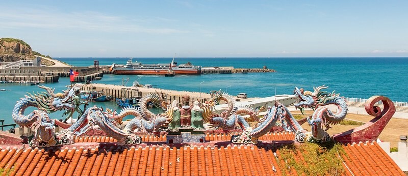 【馬祖東引美食】鹹味島合作社.忠誠門後的東引藍.魚露工寮老屋大翻身.東引最佳發呆地點