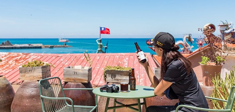 【馬祖東引美食】鹹味島合作社.忠誠門後的東引藍.魚露工寮老屋大翻身.東引最佳發呆地點
