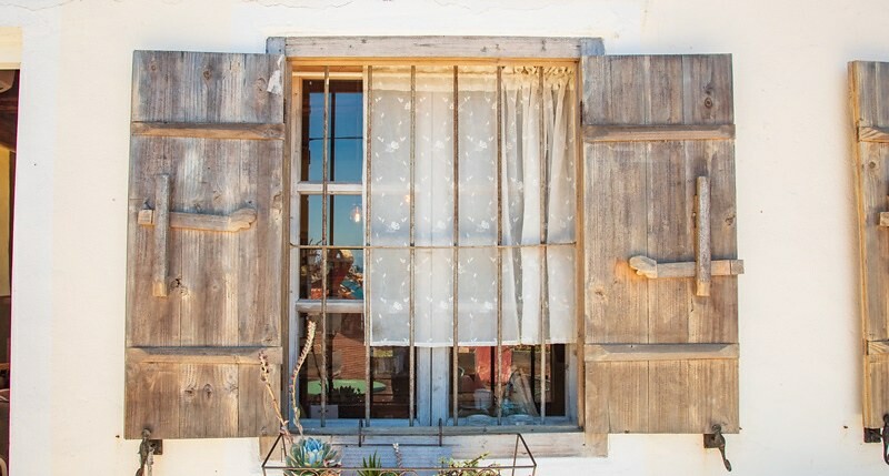 【馬祖東引美食】鹹味島合作社.忠誠門後的東引藍.魚露工寮老屋大翻身.東引最佳發呆地點