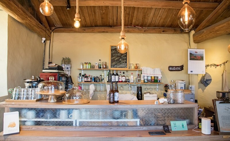 【馬祖東引美食】鹹味島合作社.忠誠門後的東引藍.魚露工寮老屋大翻身.東引最佳發呆地點