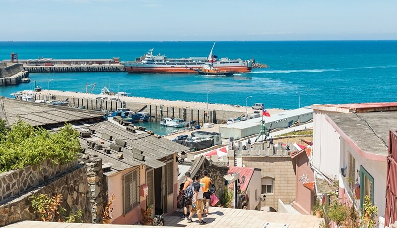 【馬祖東引美食】鹹味島合作社.忠誠門後的東引藍.魚露工寮老屋大翻身.東引最佳發呆地點