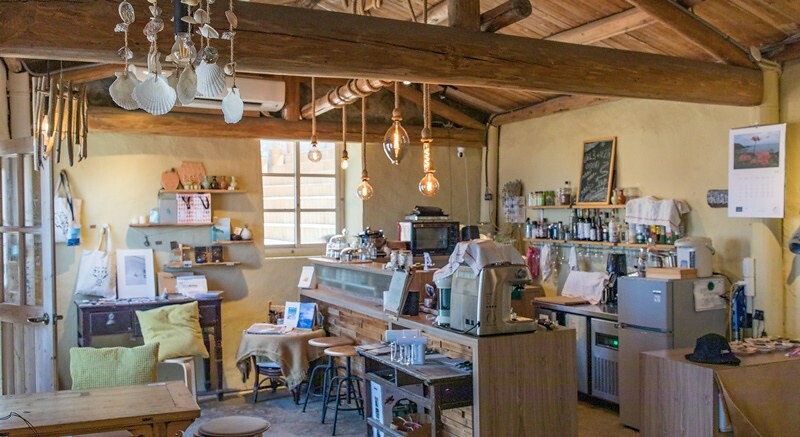 【馬祖東引美食】鹹味島合作社.忠誠門後的東引藍.魚露工寮老屋大翻身.東引最佳發呆地點