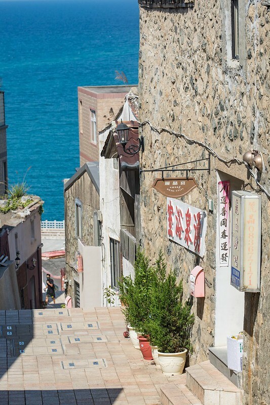【馬祖東引美食】鹹味島合作社.忠誠門後的東引藍.魚露工寮老屋大翻身.東引最佳發呆地點