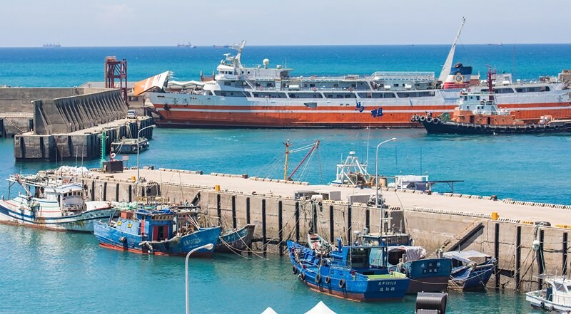 【馬祖東引美食】鹹味島合作社.忠誠門後的東引藍.魚露工寮老屋大翻身.東引最佳發呆地點