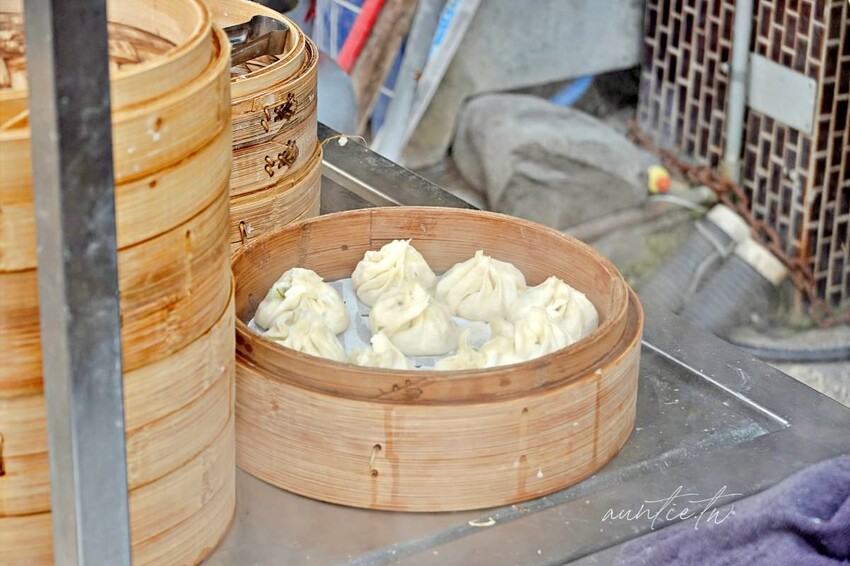 【台中】正老牌鮮肉湯包，現做現蒸鮮肉湯包，下午才營業的湯包小攤
