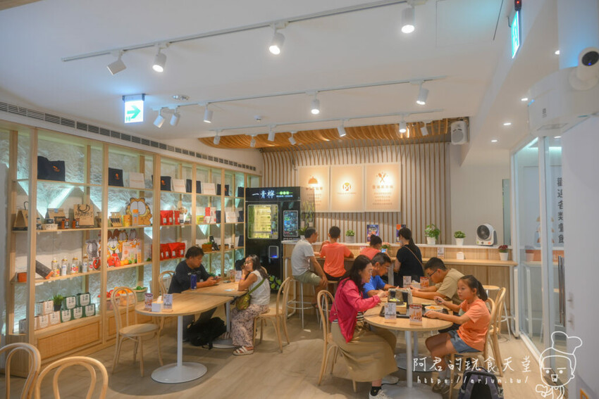 Mula Kitchens 雲端廚房｜台中隱藏版美食街？居然可以同時吃到超過十種餐飲品牌！