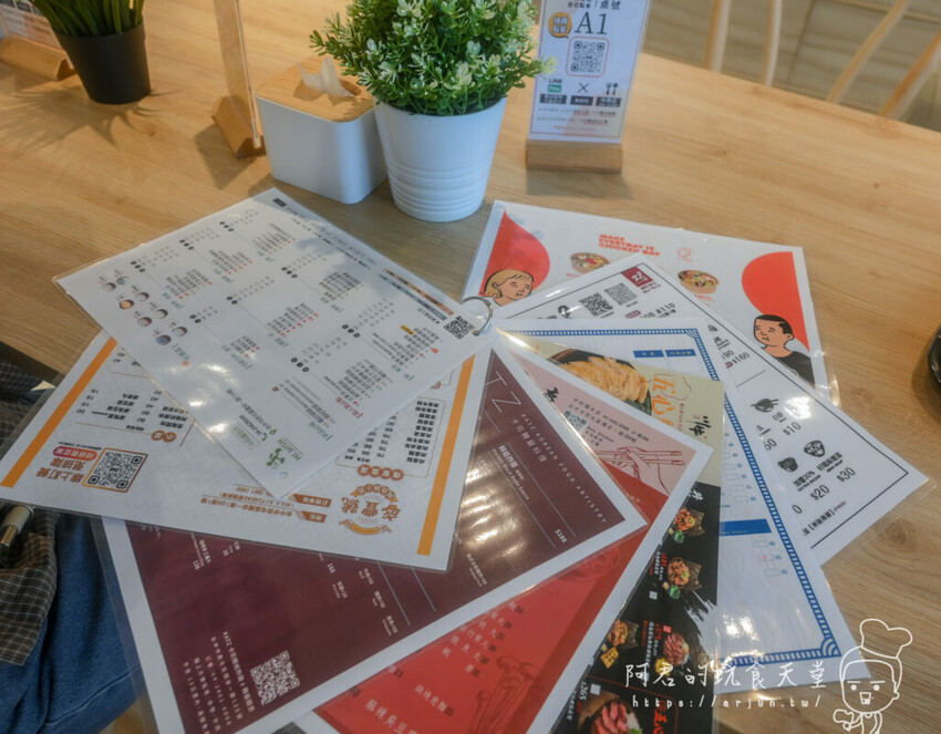 Mula Kitchens 雲端廚房｜台中隱藏版美食街？居然可以同時吃到超過十種餐飲品牌！