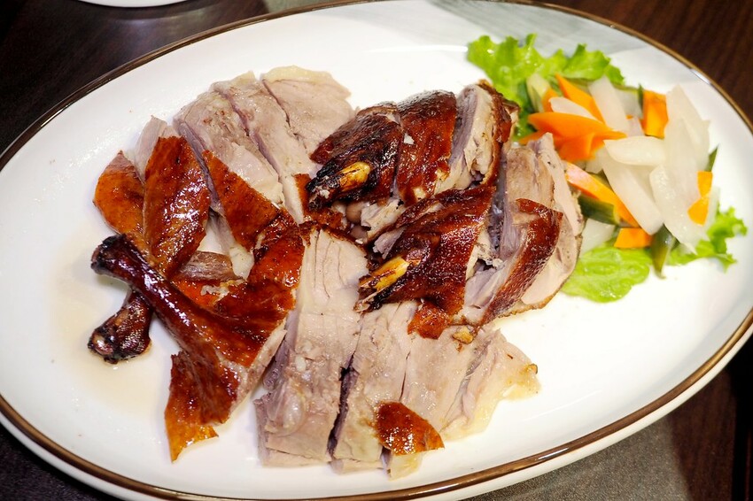 隱身師大地下室的人氣粵式料理餐廳.超推掛爐片皮鴨.五星級餐點水準親民價位.母親節聚餐餐廳推薦.菜單/價格♥