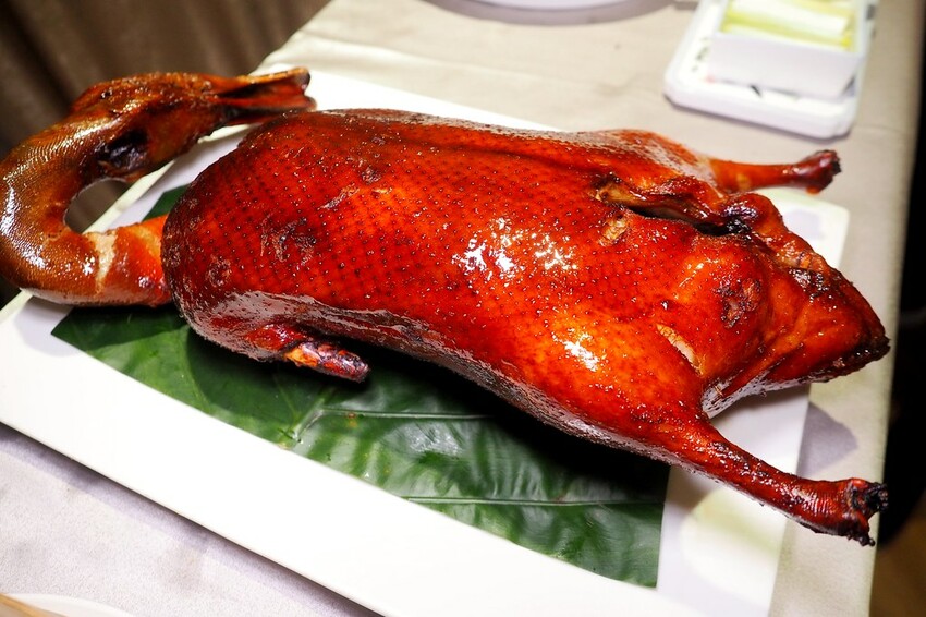 隱身師大地下室的人氣粵式料理餐廳.超推掛爐片皮鴨.五星級餐點水準親民價位.母親節聚餐餐廳推薦.菜單/價格♥