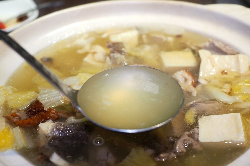 隱身師大地下室的人氣粵式料理餐廳.超推掛爐片皮鴨.五星級餐點水準親民價位.母親節聚餐餐廳推薦.菜單/價格♥