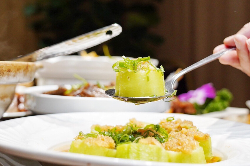 藏在師大B1港式餐廳!烤鴨有5斤重!一鴨兩吃像四吃,每日一早現做限量港點好好味~