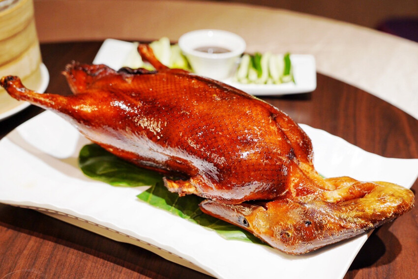 藏在師大B1港式餐廳!烤鴨有5斤重!一鴨兩吃像四吃,每日一早現做限量港點好好味~