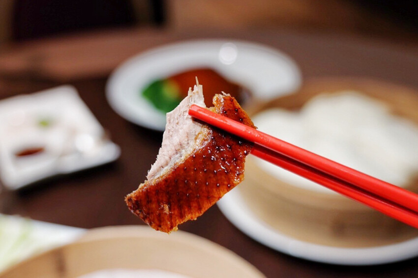 藏在師大B1港式餐廳!烤鴨有5斤重!一鴨兩吃像四吃,每日一早現做限量港點好好味~