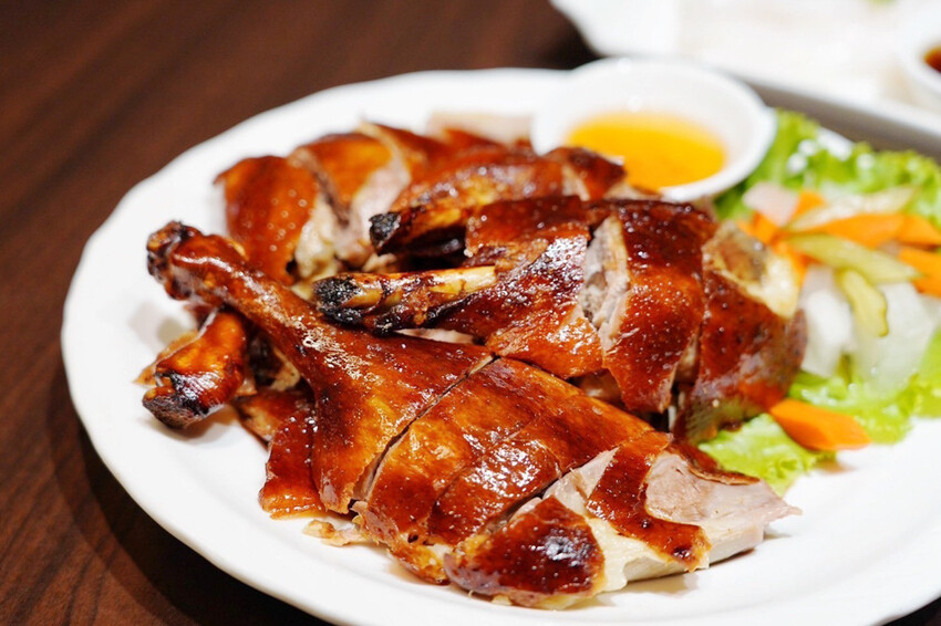 藏在師大B1港式餐廳!烤鴨有5斤重!一鴨兩吃像四吃,每日一早現做限量港點好好味~