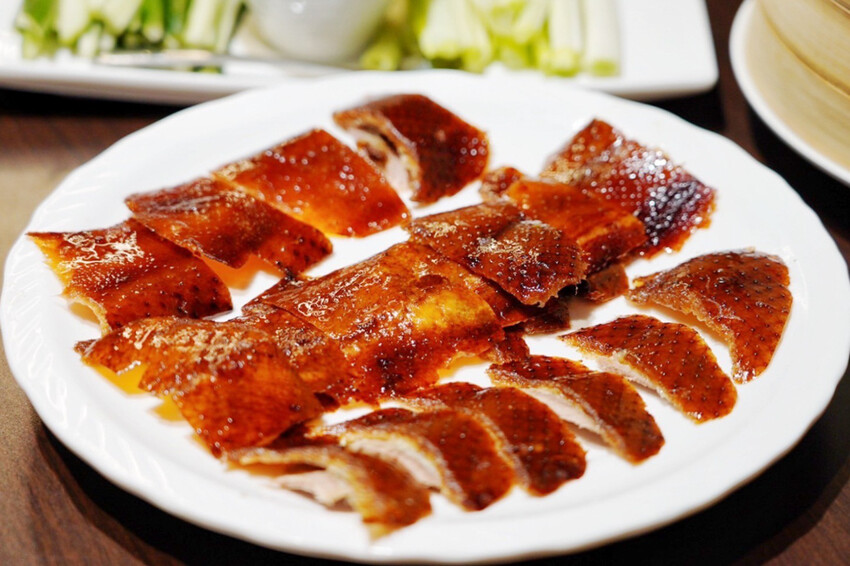 藏在師大B1港式餐廳!烤鴨有5斤重!一鴨兩吃像四吃,每日一早現做限量港點好好味~