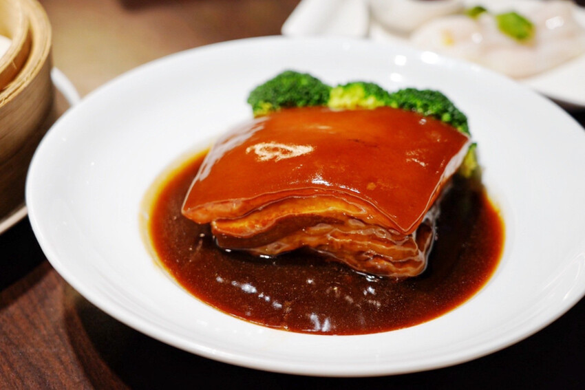 藏在師大B1港式餐廳!烤鴨有5斤重!一鴨兩吃像四吃,每日一早現做限量港點好好味~