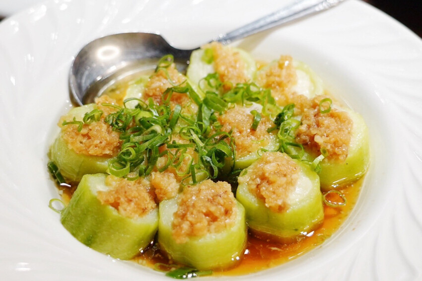 藏在師大B1港式餐廳!烤鴨有5斤重!一鴨兩吃像四吃,每日一早現做限量港點好好味~