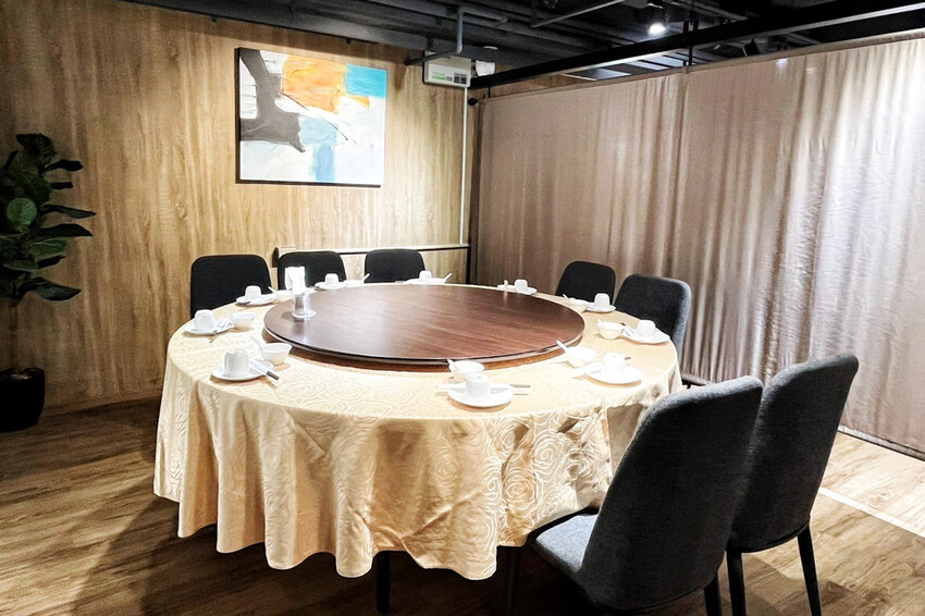 藏在師大B1港式餐廳!烤鴨有5斤重!一鴨兩吃像四吃,每日一早現做限量港點好好味~