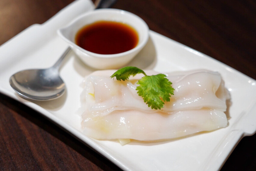 藏在師大B1港式餐廳!烤鴨有5斤重!一鴨兩吃像四吃,每日一早現做限量港點好好味~