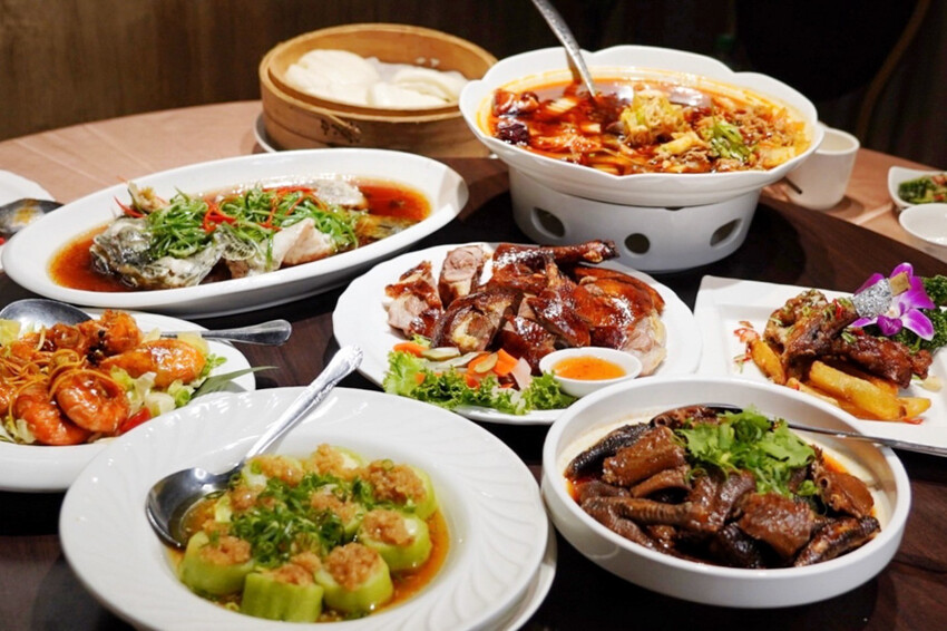 藏在師大B1港式餐廳!烤鴨有5斤重!一鴨兩吃像四吃,每日一早現做限量港點好好味~