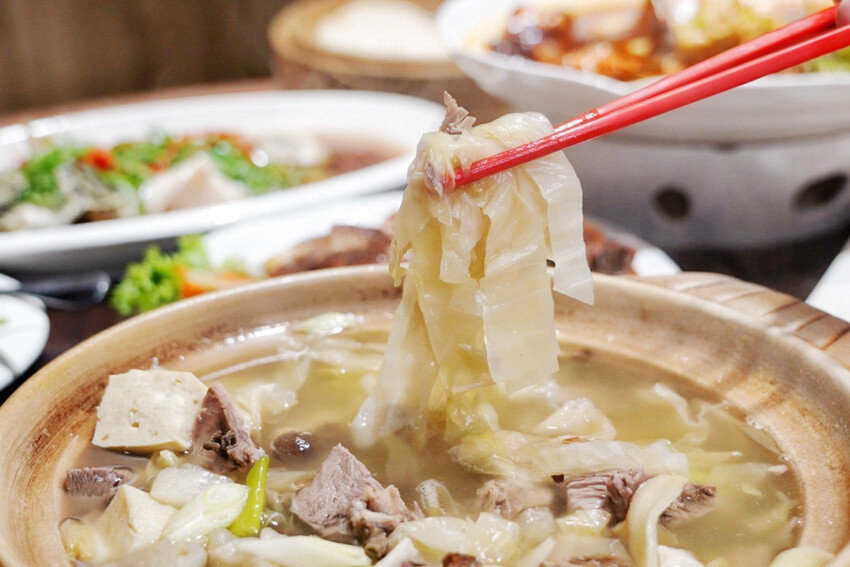 藏在師大B1港式餐廳!烤鴨有5斤重!一鴨兩吃像四吃,每日一早現做限量港點好好味~