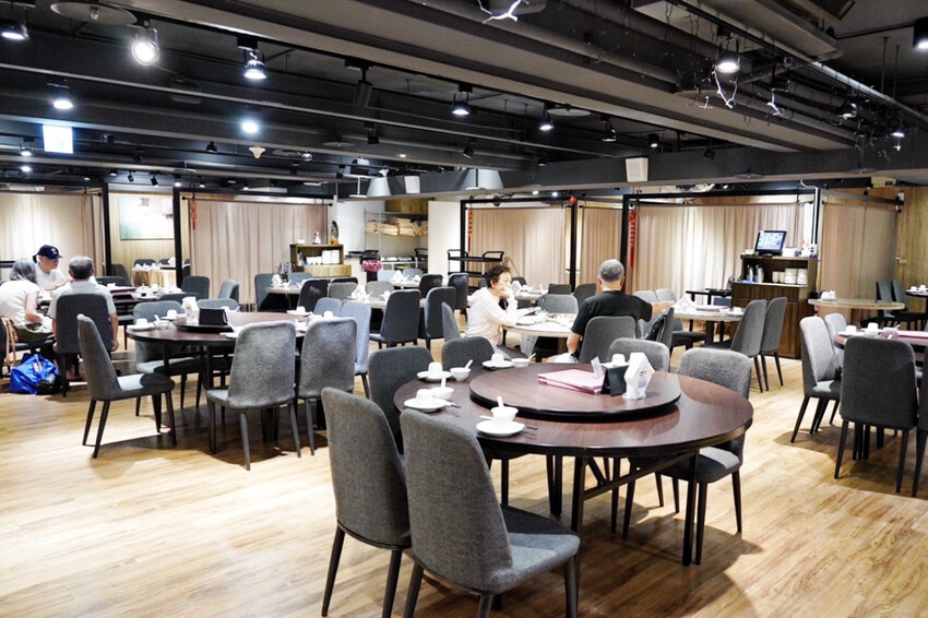 藏在師大B1港式餐廳!烤鴨有5斤重!一鴨兩吃像四吃,每日一早現做限量港點好好味~