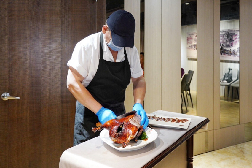 藏在師大B1港式餐廳!烤鴨有5斤重!一鴨兩吃像四吃,每日一早現做限量港點好好味~