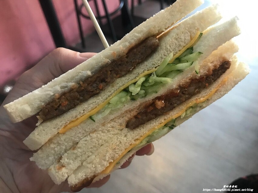 【新北三重區】三重早午餐推薦『初衷初食』"香酥抓餅套餐" 吃一餐抵二餐份量真的很大~