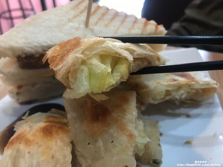 【新北三重區】三重早午餐推薦『初衷初食』"香酥抓餅套餐" 吃一餐抵二餐份量真的很大~