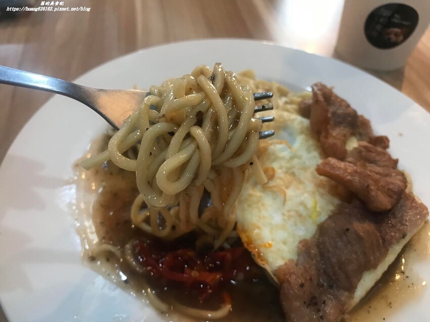 【新北三重區】三重早午餐推薦『初衷初食』"香酥抓餅套餐" 吃一餐抵二餐份量真的很大~