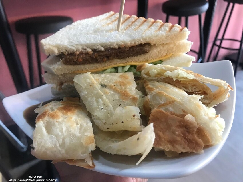 【新北三重區】三重早午餐推薦『初衷初食』"香酥抓餅套餐" 吃一餐抵二餐份量真的很大~