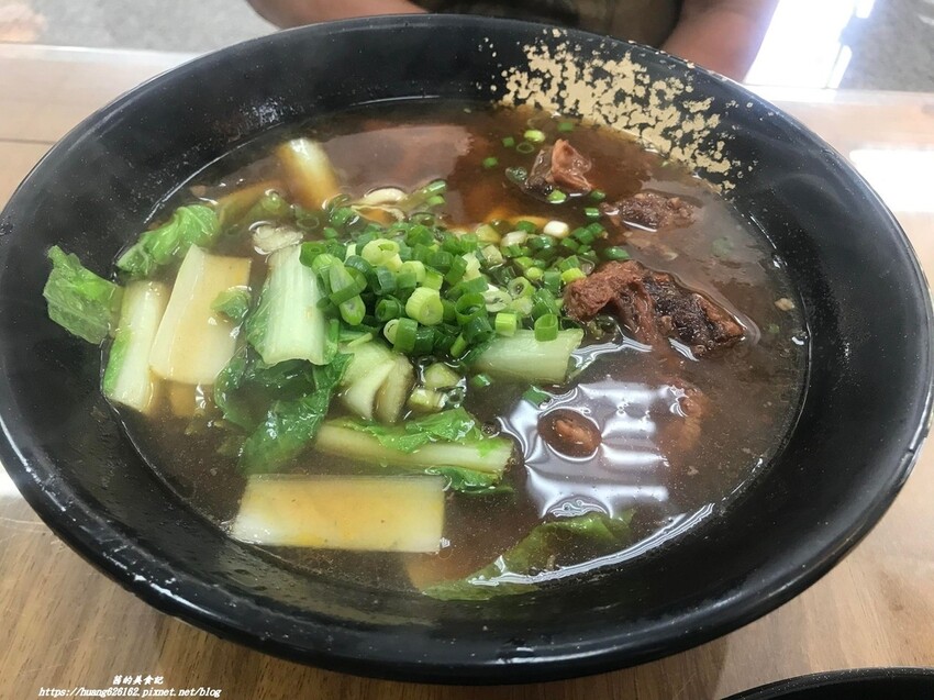 【新北八里區】八里美食『京燕子牛肉麵』八里牛肉麵 乾麵推薦~