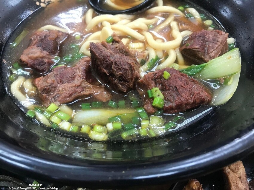【新北八里區】八里美食『京燕子牛肉麵』八里牛肉麵 乾麵推薦~