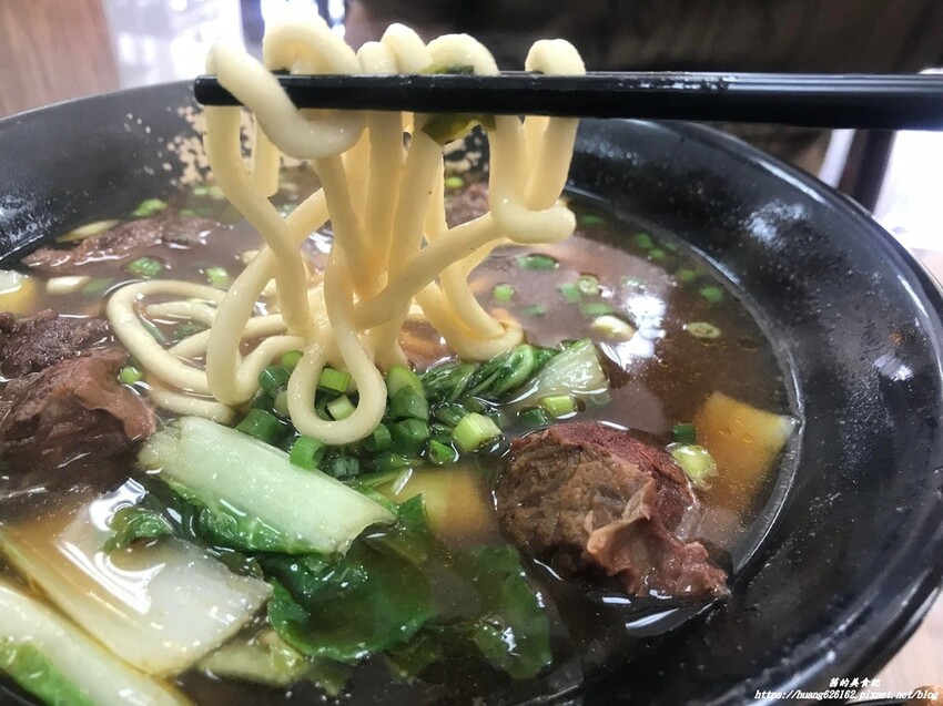 【新北八里區】八里美食『京燕子牛肉麵』八里牛肉麵 乾麵推薦~