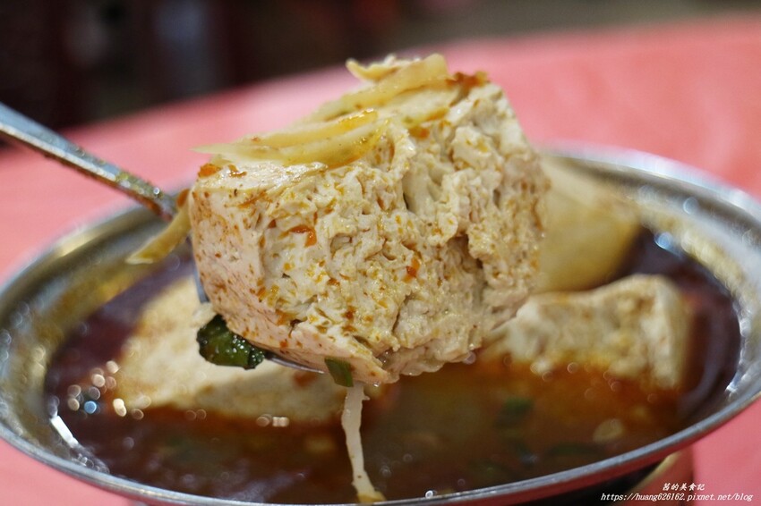 【新北深坑區】深坑美食『八家深坑臭豆腐』場地很大,有附設包廂及停車場~