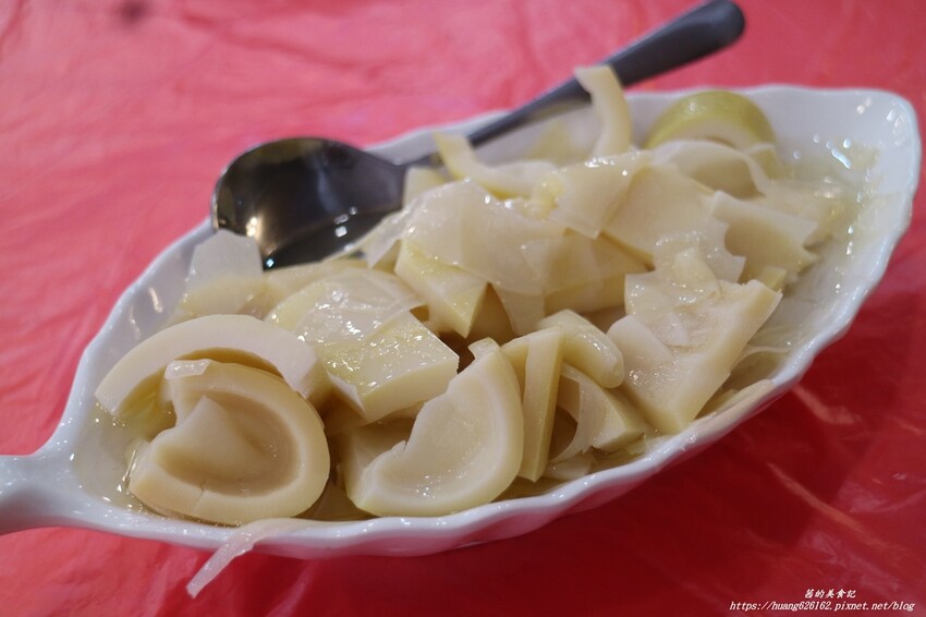 【新北深坑區】深坑美食『八家深坑臭豆腐』場地很大,有附設包廂及停車場~