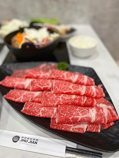 (淡水美食)築間幸福鍋物 淡水新市店 淡水美食火鍋推薦 築間淡水首間店 營業到凌晨四點 蔬菜火鍋料自助吧 飲