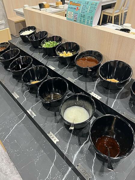 (淡水美食)築間幸福鍋物 淡水新市店 淡水美食火鍋推薦 築間淡水首間店 營業到凌晨四點 蔬菜火鍋料自助吧 飲