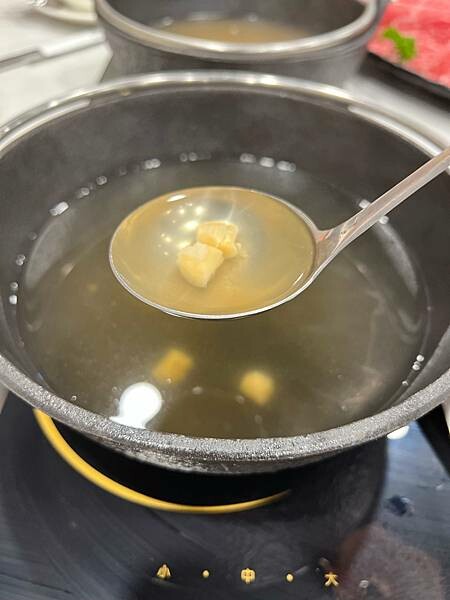 (淡水美食)築間幸福鍋物 淡水新市店 淡水美食火鍋推薦 築間淡水首間店 營業到凌晨四點 蔬菜火鍋料自助吧 飲