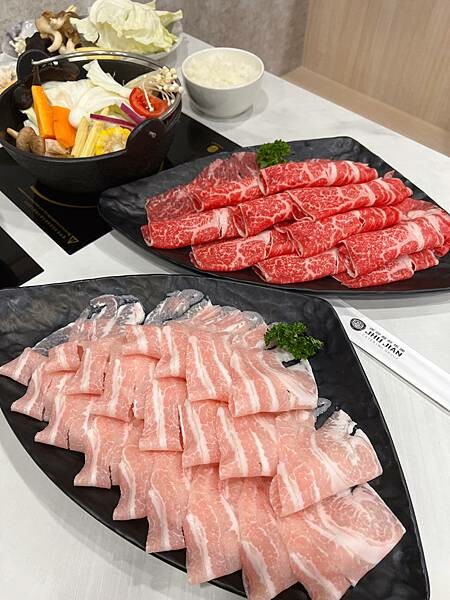 (淡水美食)築間幸福鍋物 淡水新市店 淡水美食火鍋推薦 築間淡水首間店 營業到凌晨四點 蔬菜火鍋料自助吧 飲