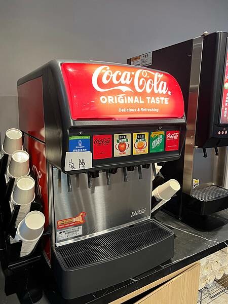 (淡水美食)築間幸福鍋物 淡水新市店 淡水美食火鍋推薦 築間淡水首間店 營業到凌晨四點 蔬菜火鍋料自助吧 飲