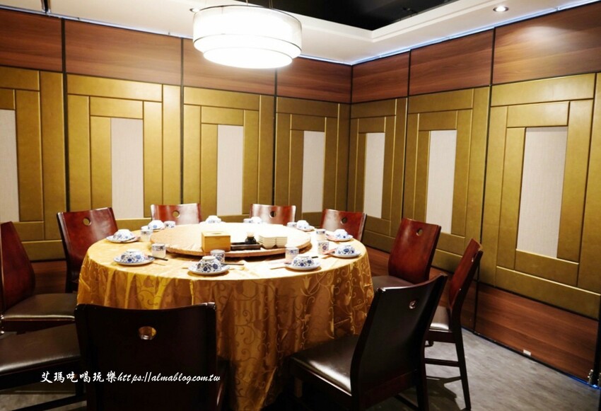 連鎖氣派日料名店！炒烏龍麵100元、炸蝦蓋飯也只要150元，威士忌菲力直接震撼全場～