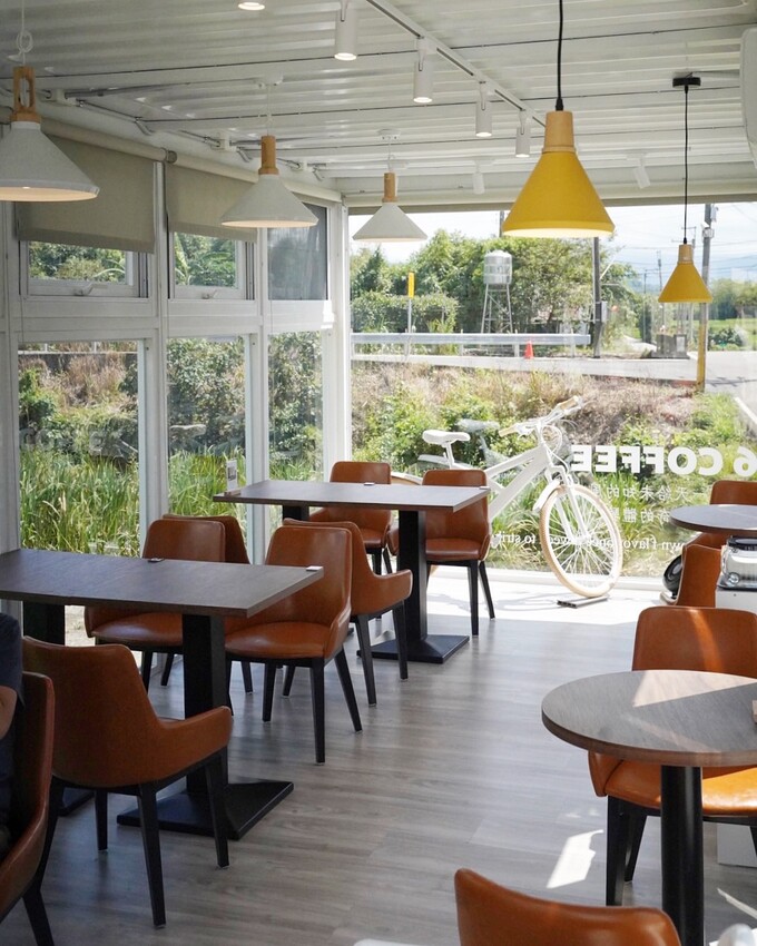 【J6 Coffee】新竹芎林竹22鄉道上新開幕貨櫃咖啡廳,提供插座、免費wifi,想要遠離城市的喧囂,安享靜謐的午後時光,來這就對了! - 阿華田的美食日記