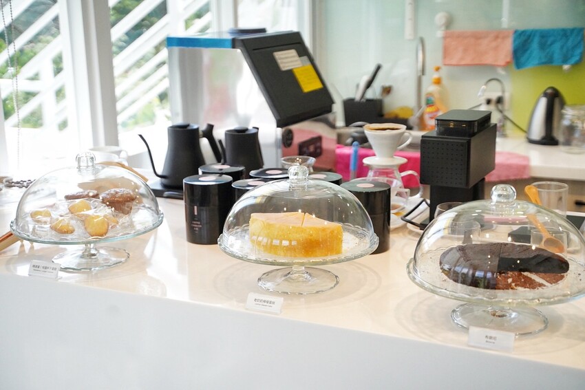 【J6 Coffee】新竹芎林竹22鄉道上新開幕貨櫃咖啡廳,提供插座、免費wifi,想要遠離城市的喧囂,安享靜謐的午後時光,來這就對了! - 阿華田的美食日記