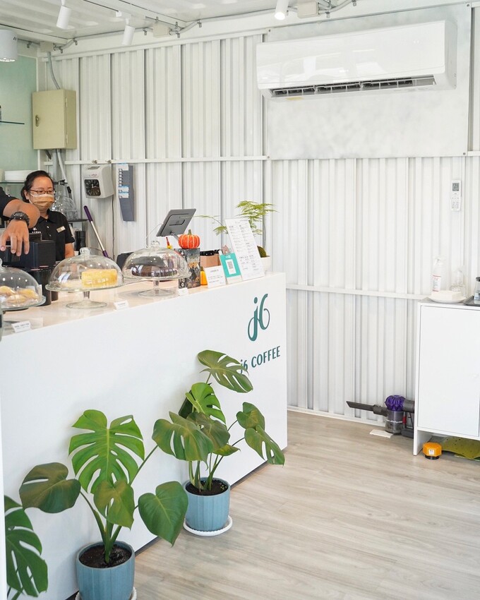 【J6 Coffee】新竹芎林竹22鄉道上新開幕貨櫃咖啡廳,提供插座、免費wifi,想要遠離城市的喧囂,安享靜謐的午後時光,來這就對了! - 阿華田的美食日記