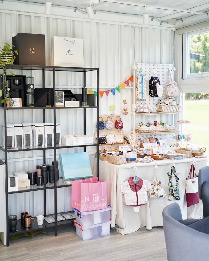 【J6 Coffee】新竹芎林竹22鄉道上新開幕貨櫃咖啡廳,提供插座、免費wifi,想要遠離城市的喧囂,安享靜謐的午後時光,來這就對了! - 阿華田的美食日記