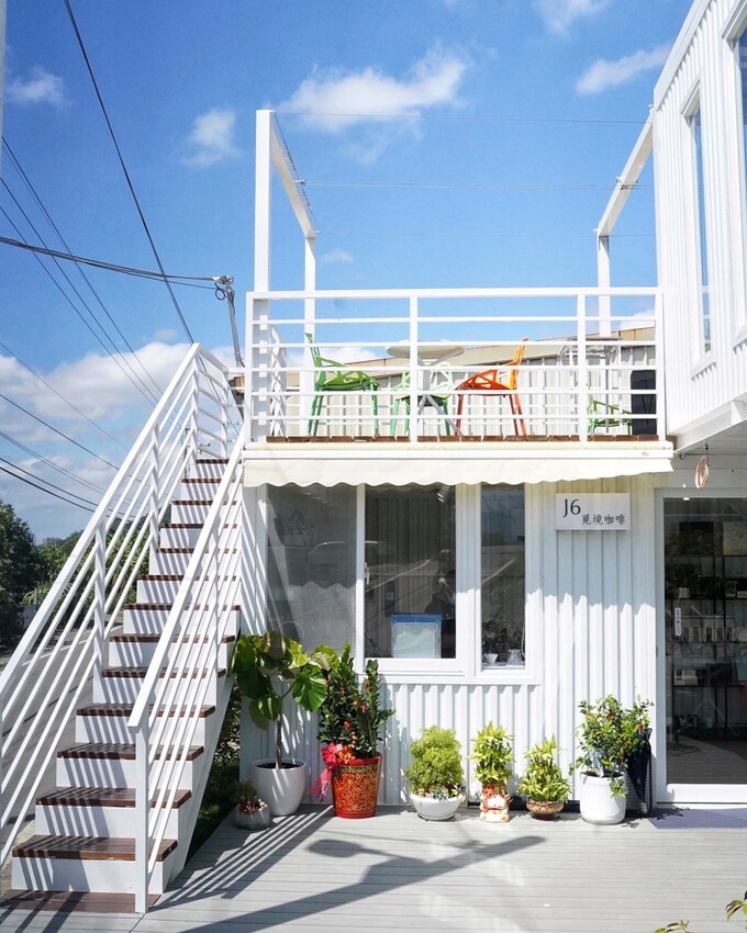 【J6 Coffee】新竹芎林竹22鄉道上新開幕貨櫃咖啡廳,提供插座、免費wifi,想要遠離城市的喧囂,安享靜謐的午後時光,來這就對了! - 阿華田的美食日記