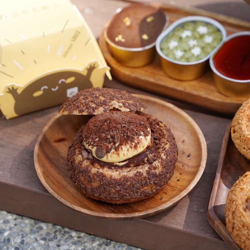 新竹下午茶推薦「品好乳酪蛋糕」，脆皮多餡泡芙爽脆不膩口且真材實料，只有吃過才知道的美味！乳酪蛋糕雙層口感、雙重享受，完全是送禮自吃兩相宜～ - 阿華田的美食日記