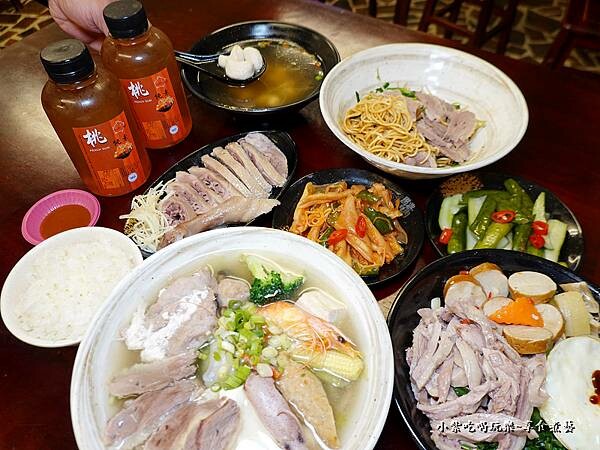 內用餐食合照-國鼎鵝肉飯玉里麵八德店.jpg