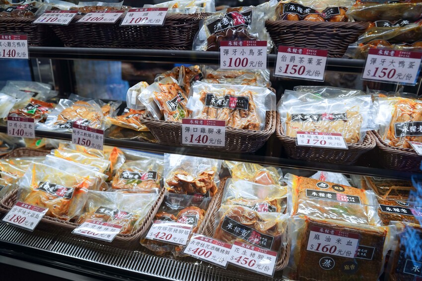 【台中西屯｜美食】承樑老-梁記黑糖滷味。來自台南的團購滷味，台中大遠百設櫃啦，黑糖鹹甜滷味會上癮